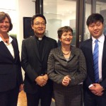 Ministerin Ilse Aigner, Father Michael Chang, Michaela Haberlander, Kim Young-Hoon (General Electric)